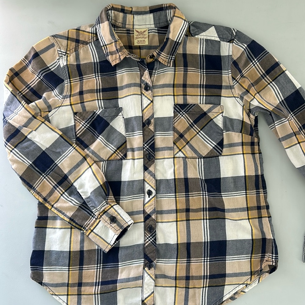 Ladies button up shirt, lightweight, soft and comfy! Med